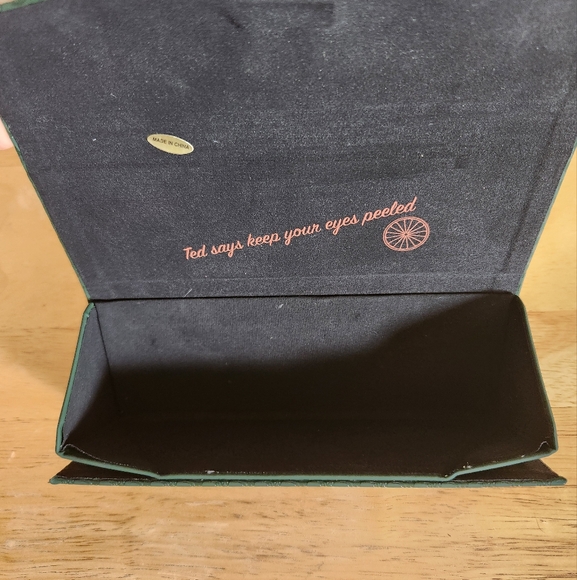Ted Baker Green Glasses Case 7X2.5 - Picture 5 of 5